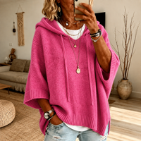 Chloe | Maglione Poncho Rosa con Cappuccio