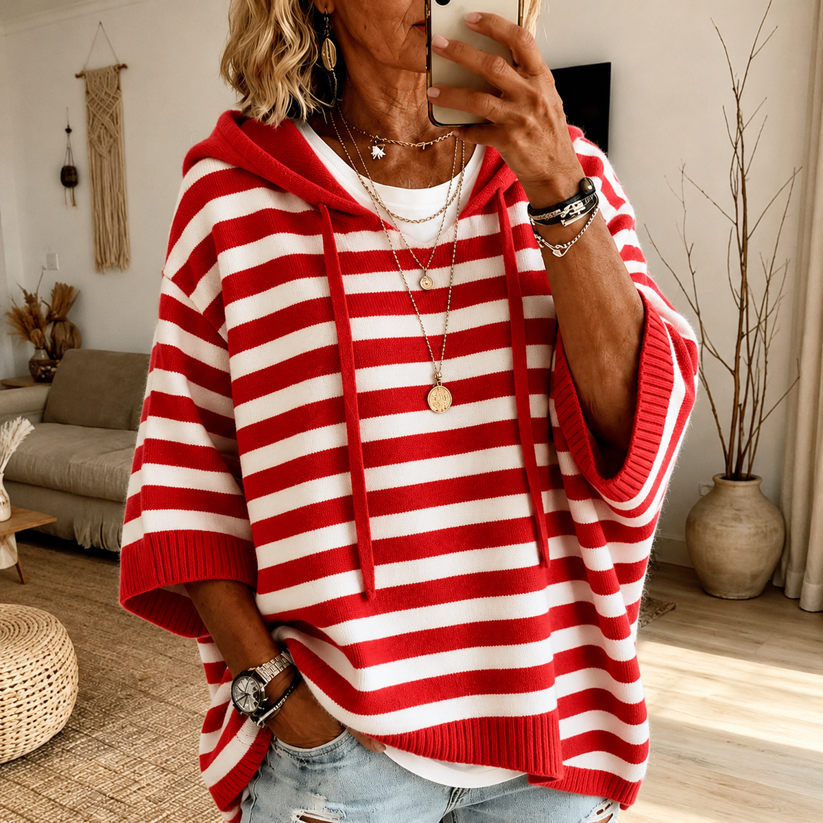 Charlotte | Maglione Poncho a Righe Rosse con Cappuccio